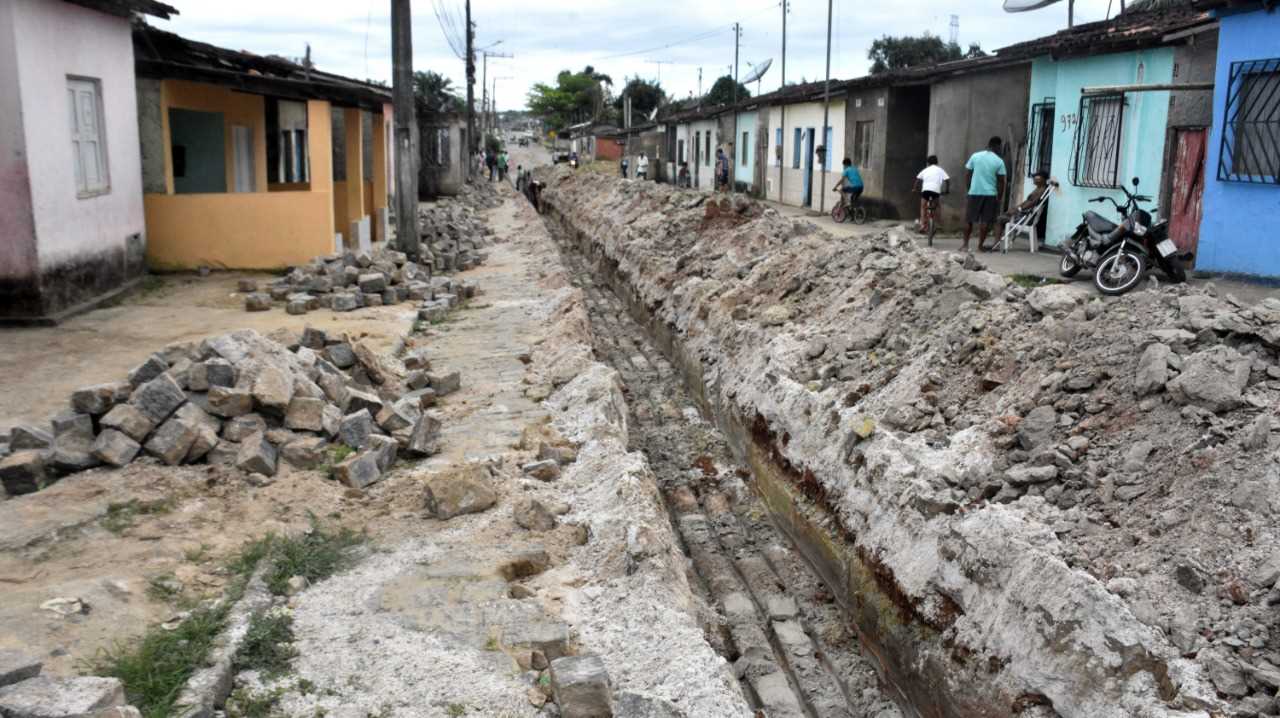 Camacã: Após 20 anos moradores das Casas Novas em Leoventura comemoram o início da obra de esgotamento sanitário
